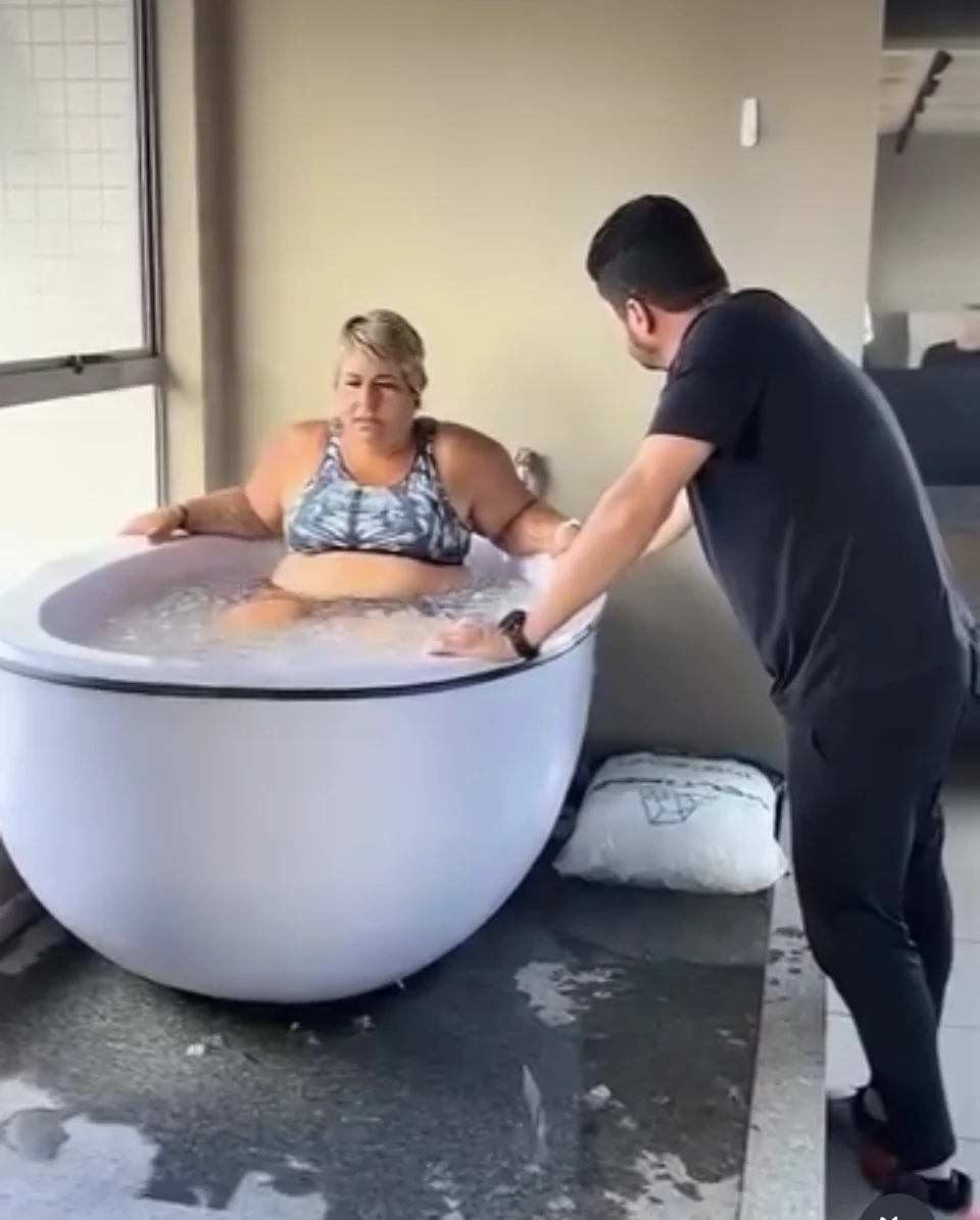 PISCINA COM GELO